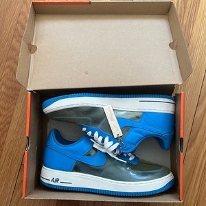 Rare 2006 Air Force One Premium “Invisible Girl”. Size 12.